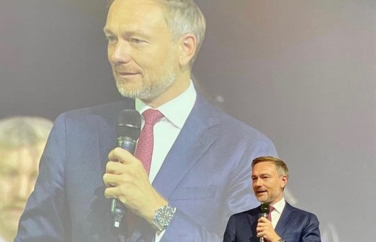 FDP-Chef Christian Lindner möchte Lohn-Deckel...  (© facebook/Christian Lindner) 