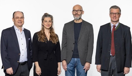 Das Team des «Liechtensteiner Vaterland»: Ivo Klein, Verwaltungsratspräsident, die neue stv. CR Alexandra Fitz, der neue Chefredaktor Reto Furter und Daniel Bargetze, Geschäftsführer der Vaduzer Medienhaus AG… (v.l., Bild zVg)