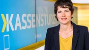 Kathrin Winzenried moderiert die Sendung...          (Bild: SRF)
