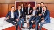 Das Team ist wieder vollzählig (Bild: SRF)