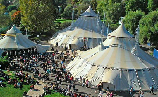 Alles wirkt wie gewohnt, doch hinter der Zeltplane des traditionsreichen Showunternehmens brodelt es... (Bild: Wikipedia)