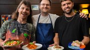 Noah testet mit Sidekick Luca (links) und Gastro-Buddy Nico die neusten Tiktok-Food-Trends... (Bild: © Warner Nattiel / Seven.One)