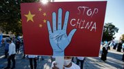 Wachsende Proteste gegen Umerziehungslager, zum Beispiel in Xinjiang...