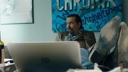 Schon mal gehört? «Das wird ne Titel-Story...» oder «...bei uns werden Geschichten auf Herz und Nieren geprüft...»    (Screenshot/Trailer Warner Bros.)