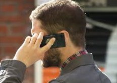 Immer am Handy: Der «Smombie»