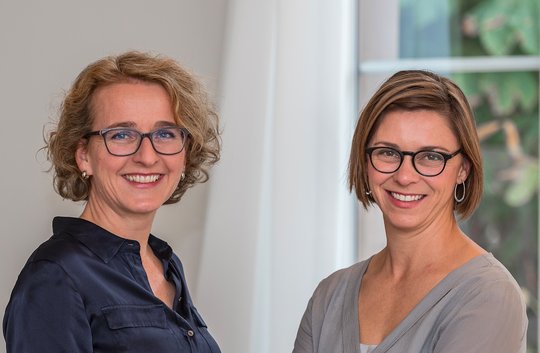 Jetzt gehts los: Regula Gerber (l.) und Cornelia Spahr planen seit zwei Jahren den Start ihrer gemeinsamen Agentur. (Bild zVg) 
