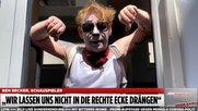 Ben Becker verteidigt seine Schwester Meret für ihr Mitmachen bei #allesdichtmachen. In einer Live-Schaltung während anderen Dreharbeiten sagt er auf «Bild TV» unzensuriert, sie solle sich von «Bild» nicht in eine rechte Ecke drängen lassen... 