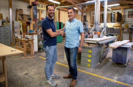 Erst Nachbarn, dann Partner: Jürg Schwarz, CEO der Habegger AG (l.) mit José Ruiz, Inhaber und Geschäftsführer der Gil & Ruiz AG…                    (Bild: Habegger)