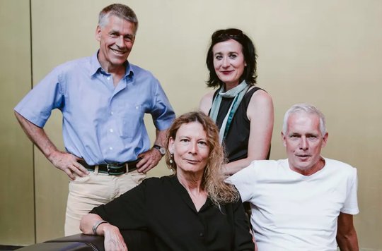 Der neue Vorstand und Verwaltungsrat: Michel Huissoud, Nina Scheu, Karin Landolt und Roger Staub (von links). (Bild © Republik / Anne Gabriel-Jürgens)