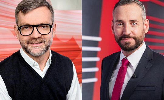 Peter Düggeli (links) und Mario Grossniklaus wagen sich an die Flaggschiffe von SRF... (Bild: SRF)