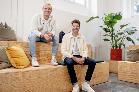 Tobias Zimmermann und Patric Schönberg (r.): «Mittelfristig können wir uns vorstellen, gewisse Partner an UP. Communications zu beteiligen, damit auch wir nachhaltig wachsen können. Unsere Philosophie ist Langfristigkeit...»    (Bild zVg)