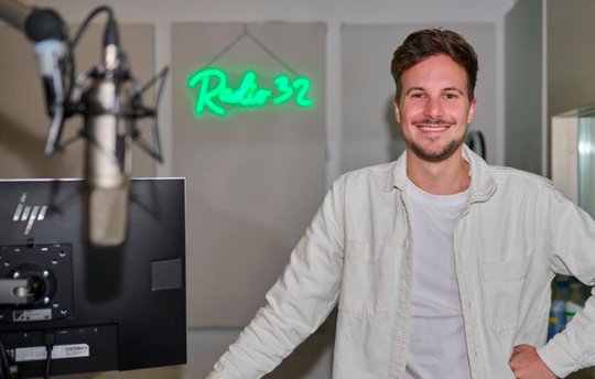 Nach einer Publikumsbefragung passt Programmleiter Dominik Sitter die Musikauswahl an... (Bild: zVg)