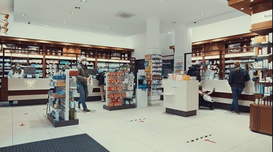 Eine kleine Crew von Maybaum Film hat auf einer Deutschlandreise verschiedene inhabergeführte Apotheken besucht...        (Screenshot Film) 