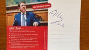 Was auf einer Autogrammkarte nur freundlich ist, wird für die Bestätigung einer Inititiative verbindlich: Unterschrift von Albert Rösti...            (Bild: Ricardo-Shop).