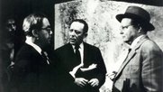 Kurt Hirschfeld (Mitte) und Max Frisch (l.) bei einer Aufführung von «Andorra» im Zürcher Schauspielhaus…            (Webseite Dschoint Ventschr)