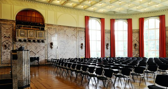An der Tagung in der Aula der Uni Zürich (Bild) erfährt man, wie man sich selbst und seine Leidenschaft vermarkten kann. (Bild © Uni ZH)
