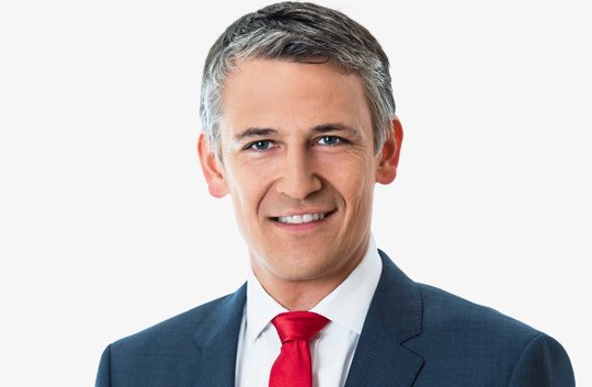 Christoph Nufer arbeitet seit 2001 für das Schweizer Radio und Fernsehen, seit März 2016 als Leiter der TV-Bundeshausredaktion...