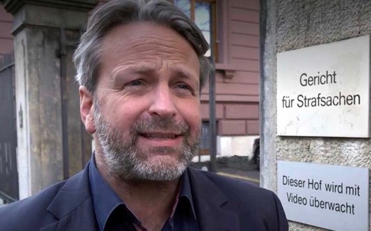 In jungen Jahren am Mikrofon von Radio Basilisk: Heute ist der engagierte Anwalt Jascha Schneider-Marfels im Verwaltungsrat des Basler Privatsenders...       (Bild © Balex AG)