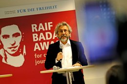 Can Dündar sprach an der Buchmesse