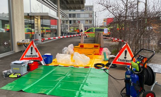 Der Alarm ist um 03:43 Uhr eingegangen, ausgelöst durch eine automatische Gefahrenmeldeanlage. (Bild © Schutz & Rettung Zürich)