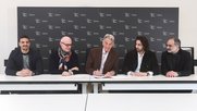 Carlo Giordanetti von Swatch (Zweiter v.l.) beim Unterzeichnen des Vertrags mit Festivalpräsident Marco Solari (Mitte)...          (Bild: zVg)