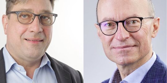 Gilbert Bühler (l.), seit 17 Jahren CEO der Freiburger Nachrichten AG, wird ersetzt durch Christoph Nussbaumer. (Bild © FN)