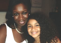 Zoë (12) mit ihrer Mutter Nadia
