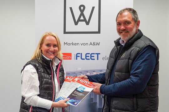 Isabelle Riederer übergibt an Mario Borri...            (Bild: zVg)