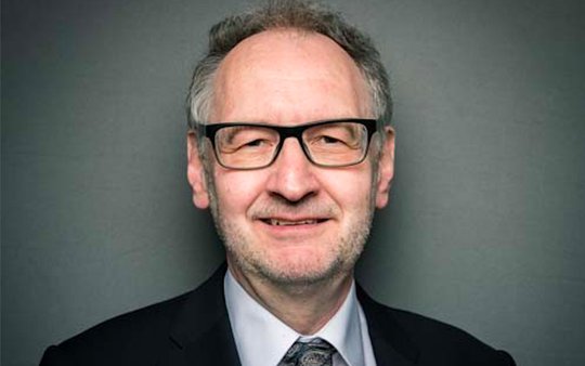 Andrea Masüger ist zufrieden: Mit CH Media an Bord sei der ZJP «optimal getragen», sagt der Stiftungsratspräsident. (Bild © ZJP)
