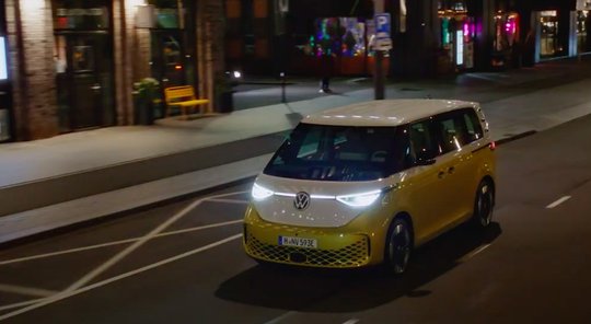 Der Song «Fallin' in Love» des VW-Botschafters Pat Burgener feiert seine Premiere als Soundtrack des TV-Spots. (Bild Screenshot TV-Spot)
