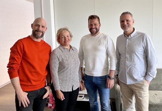 Bisherige und neue Köpfe an der Spitze von Bright: Christian Studer, Maya Salzmann, David Hugi, Markus Walder (v.l.)…                         (Bild: zVg)