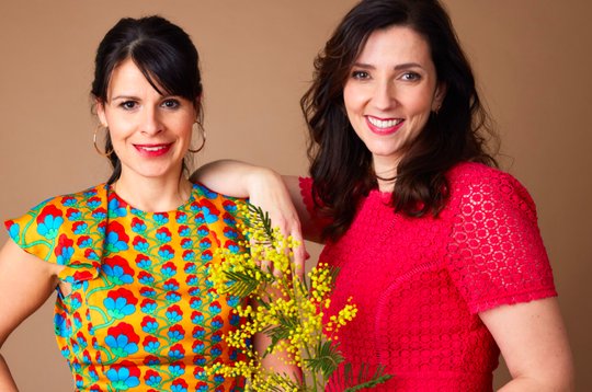 Sie leben ein urbanes Leben in Zürich und Bern: Die beiden Redaktionsleiterinnen des neuen Magazins Julia Spahr (links) und Therese Krähenbühl-Müller. (Bild zVg)