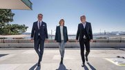 Fast wie Cannes: ZFF-Direktor Christian Jungen, Spoundation-Geschäftsführerin Elke Mayer und Kongresshaus-CEO Roger Büchel auf der neuen Festival-Terrasse....   (Bild: ZFF)