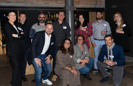 Laurence Saas, Philipp Marquard, Florian Walz, Toni Angelillo, Alexandra Kronshagen, Karim Houti, Christina Scheidegger; untere Reihe: Nick Weisskopf, Katia Raleff, Daniela Spadaro und Thomas Estermann (v.l., Bild: ©  John E. Keller/Neoadvertising)