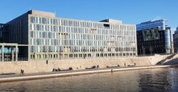 Die NZZ mit Büro im Haus der BPK in Berlin