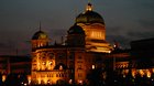 Bundesbern by night: Die Affäre zur Standleitung zwischen alt Bundesrat Alain Berset und Ringier-CEO Marc Walder ist noch nicht ausgestanden... (Bild Wikipedia)