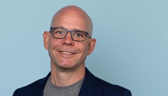 Sandro Feuillet kommt von Mediaschneider/Hoy und startet als Senior Consultant Analytics & Data bei Equipe...