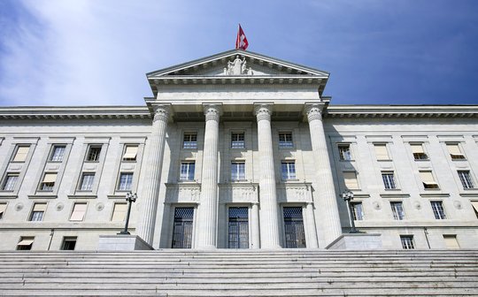 Berechtigt zur Beschwerde vor Bundesgericht ist nur, wer durch den angefochtenen UBI-Entscheid «besonders berührt» ist...