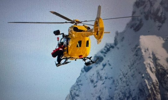 Lindsey Vonn wird im Helikopter ins Spital geflogen... (Bild: zVg)