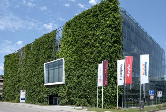 Abwarten am Hauptsitz von Hotelplan in Glattbrugg: «Dertour Group» und die Migros-Tochter Hotelplan betreiben allein in der Schweiz heute gemeinsam 150 Reisebüros...  ...   (Bild: Hotelplan/zVg)