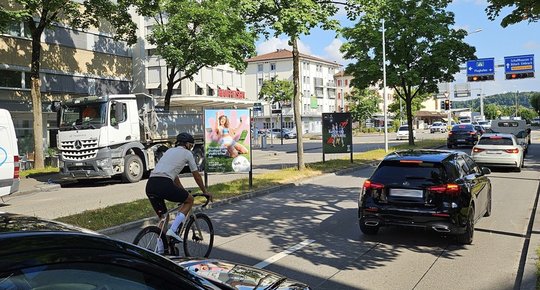 Zwei von 672 Plakatstellen: Hier an der Schaffhauserstrasse in Kloten...    (Blid: APG/zVg)