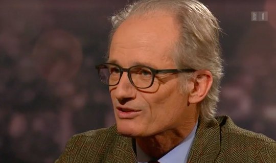 Gewinnt Seilziehen mit Zürcher Staatsanwaltschaft: Portal-Chef Lukas Hässig... (Bild: Screenshot SRF)