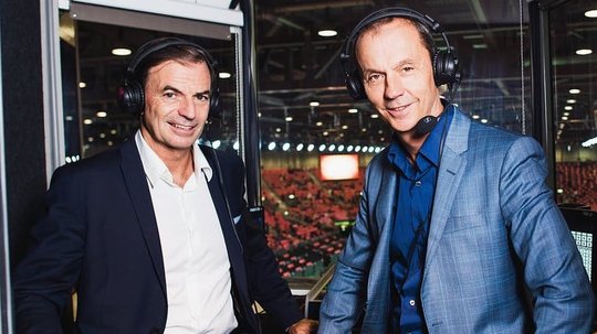Heinz Günthardt (li.) und Stefan Bürer haben unzählige Tennis-Finals zusammen kommentiert und oft mit Roger Federer mitgelitten... (Bild: © SRF)