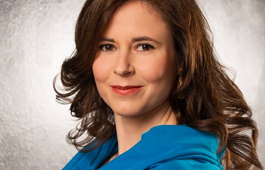 Laura Melusine Baudenbacher kommt für Andreas Heinemann, der nach zwölf Jahren das Präsidium wegen der Amtszeitbeschränkung abgibt...        (Bild © nobel-baudenbacher.law)