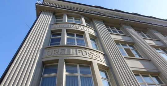 Der Buchhandel von Orell Füssli legte dank dem Online-Geschäft und einem «stringenten Kostenmanagement» zu... (Bild: © Nik Spoerri)