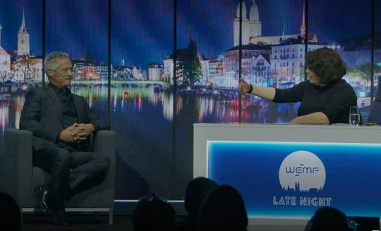 «... aber du liest die ‚Aargauer Zeitung’ freiwillig. Auch das sagt schon etwas aus»: Die charmant unberechenbare Patti Basler zu Wemf-Chef Marco Bernasconi.