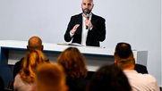 Ahmad Mansour bei einem Vortrag in Hanau (Bildschirmfoto Cicero online)