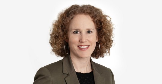 Eveline Kobler kehrt nach ihrem Engagement bei Swiss Life als Kommunikationsleiterin zurück zu SRF…    (Bild: SRF/zVg)