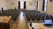 Ruhe vor dem Sturm: Im Weissen Saal des Zürcher Volkshauses trafen sich die Gläubiger