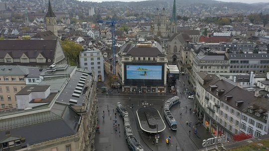 Exklusiv-Rechte für das Vermarkten eines temporären MegaPosters von 21 x 8,4 Meter…    (Bild: APG, zVg.)